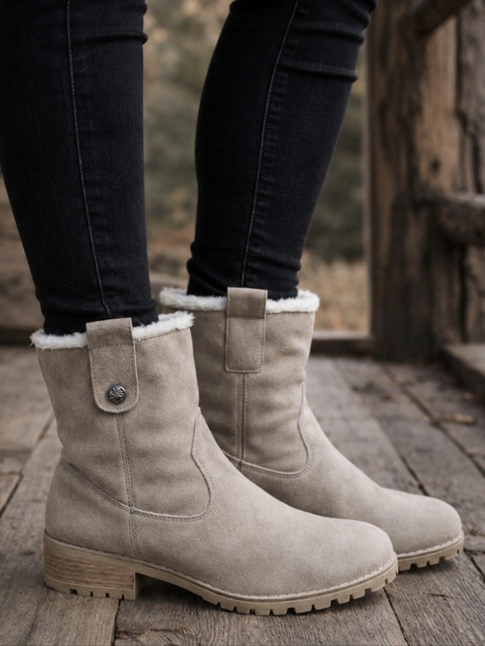 Bjorndal Aspen Y2K Cozy Boho Minimalist Taupe Suede Lug Sole Winter Boots 9M